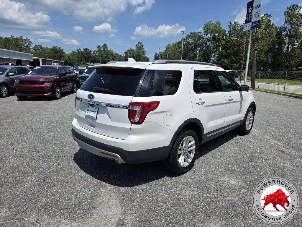 Used 2017 Ford Explorer XLT w/ Equipment Group 202A FWD image 5