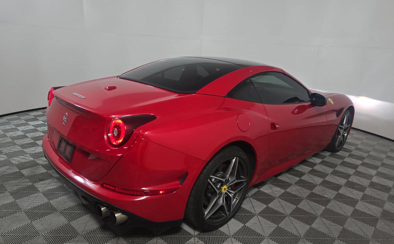 Used 2017 Ferrari California T RWD image 3