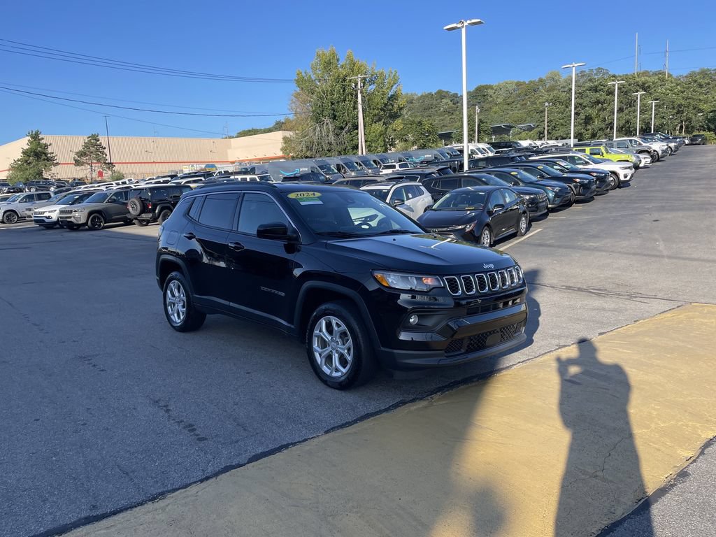 Used 2024 Jeep Compass Latitude AWD/4WD image 6