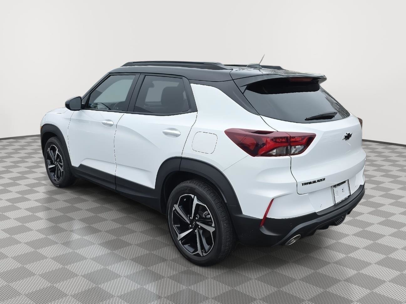 Used 2023 Chevrolet TrailBlazer RS w/ Sun and Liftgate Package image 7