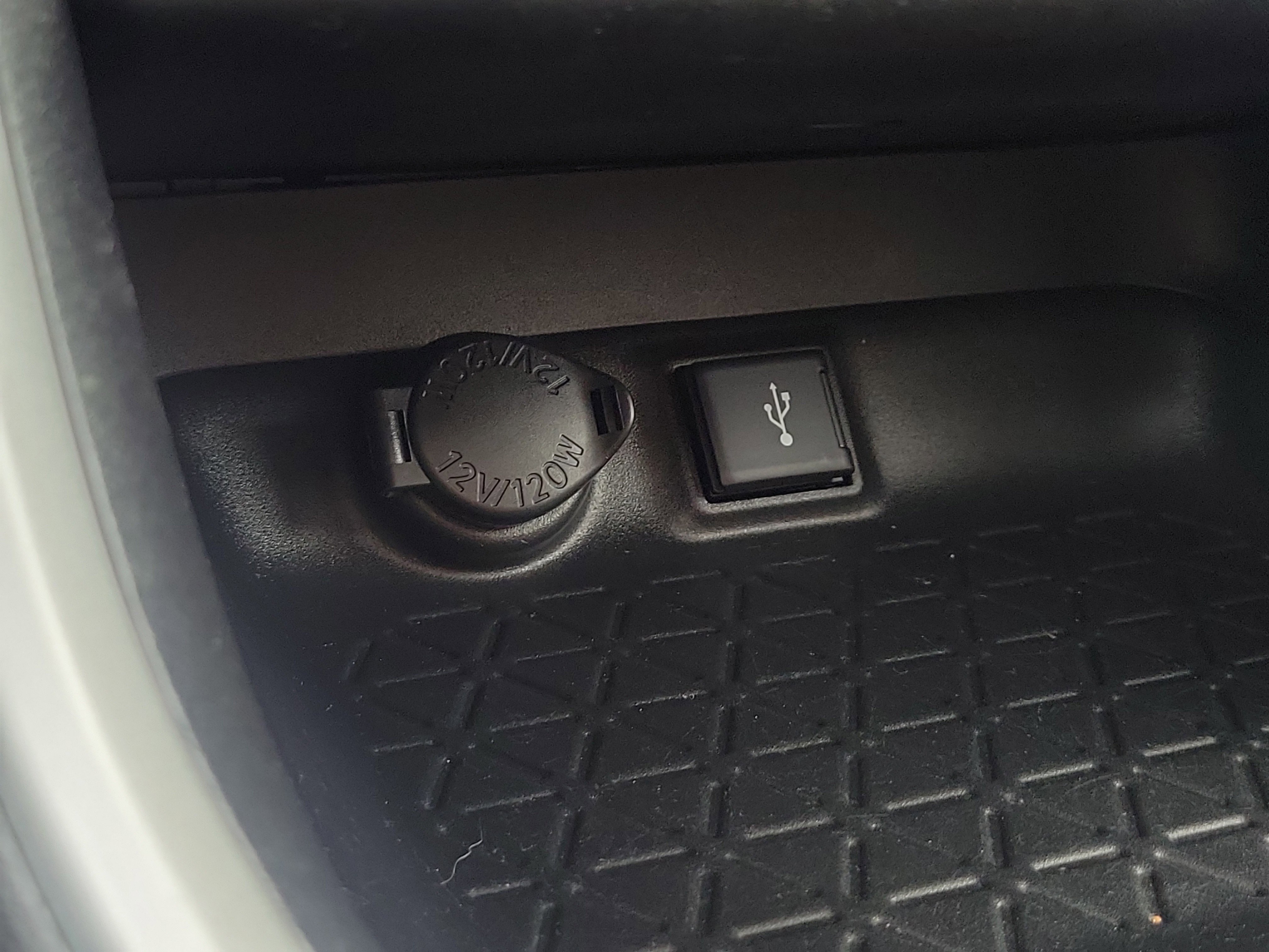 Used 2021 Toyota RAV4 XLE w/ Convenience Package image 34