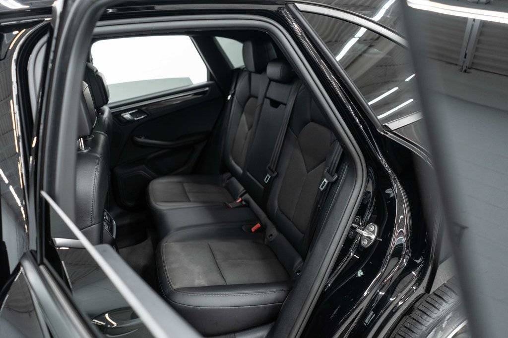 Used 2024 Porsche Macan AWD/4WD image 29