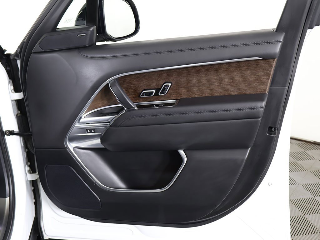 Used 2023 Land Rover Range Rover Long Wheelbase SE image 30