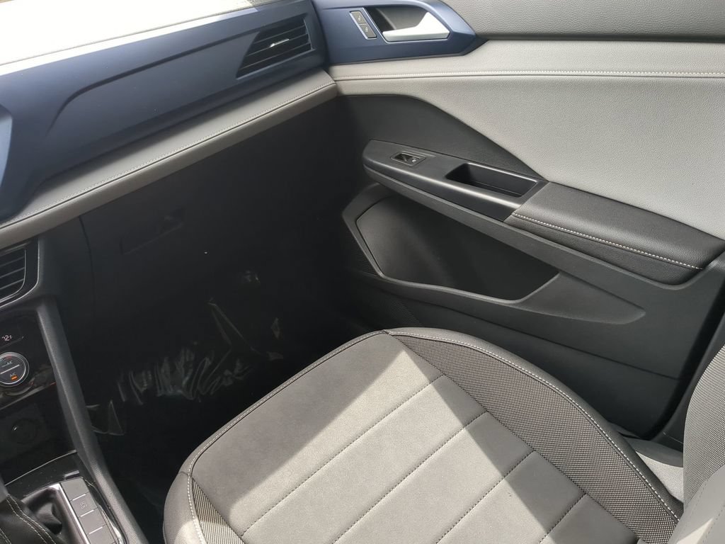 Used 2024 Volkswagen Taos SE FWD image 15