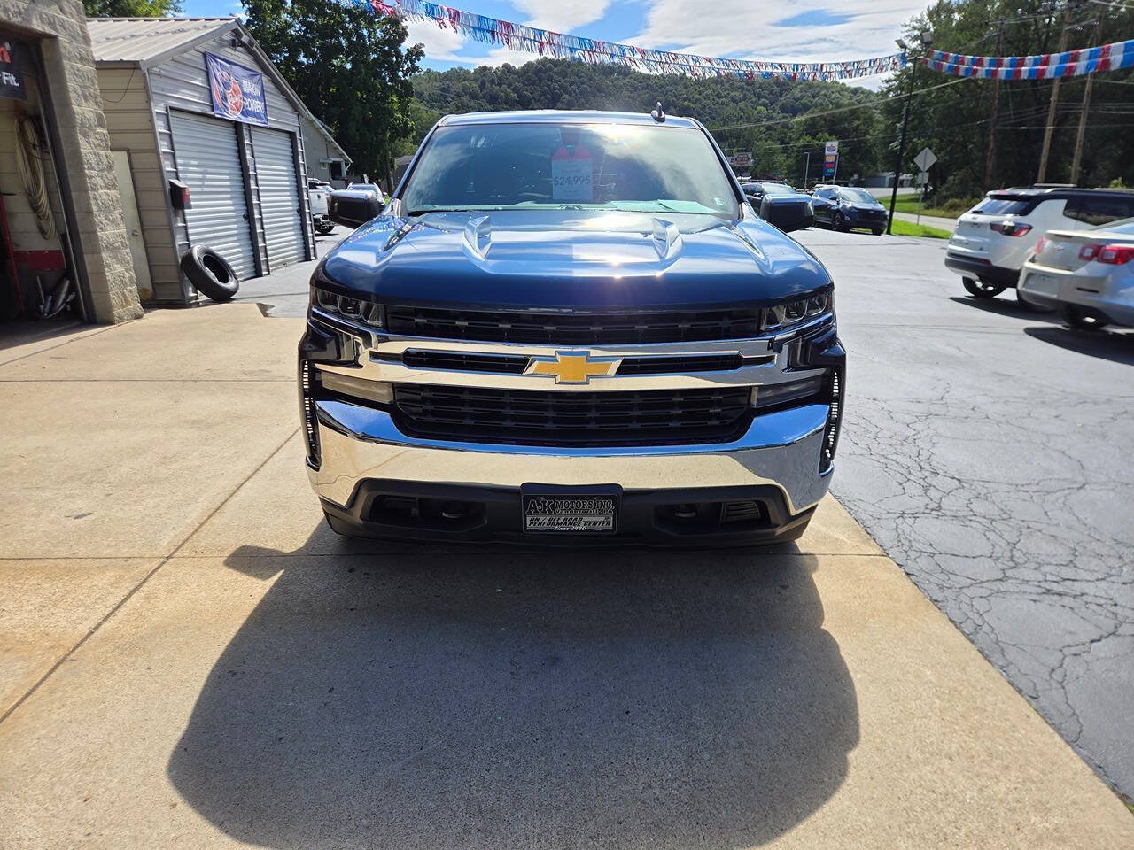 Used 2019 Chevrolet Silverado 1500 LT w/ All-Star Edition AWD/4WD image 2
