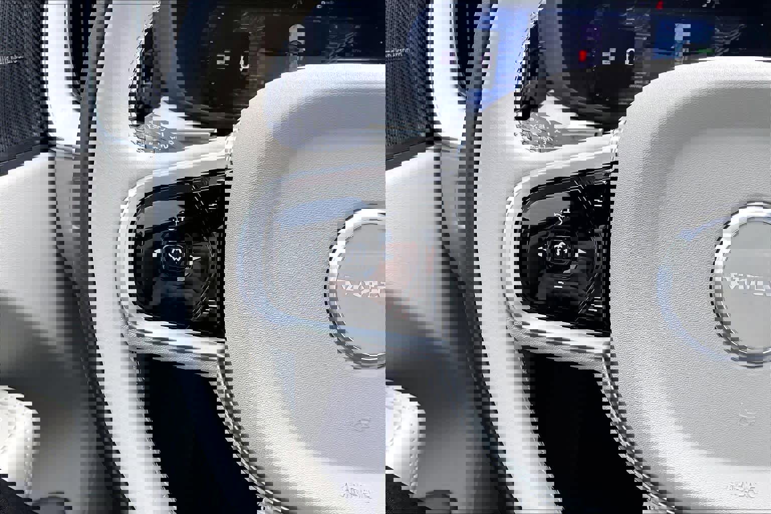 Used 2026 Volvo XC60 T8 Ultra w/ Protection Package Premier image 21