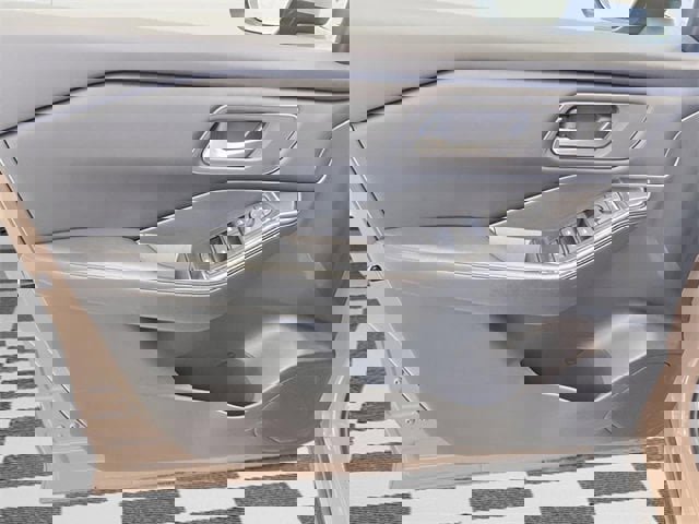 Used 2025 Nissan Rogue SV image 13