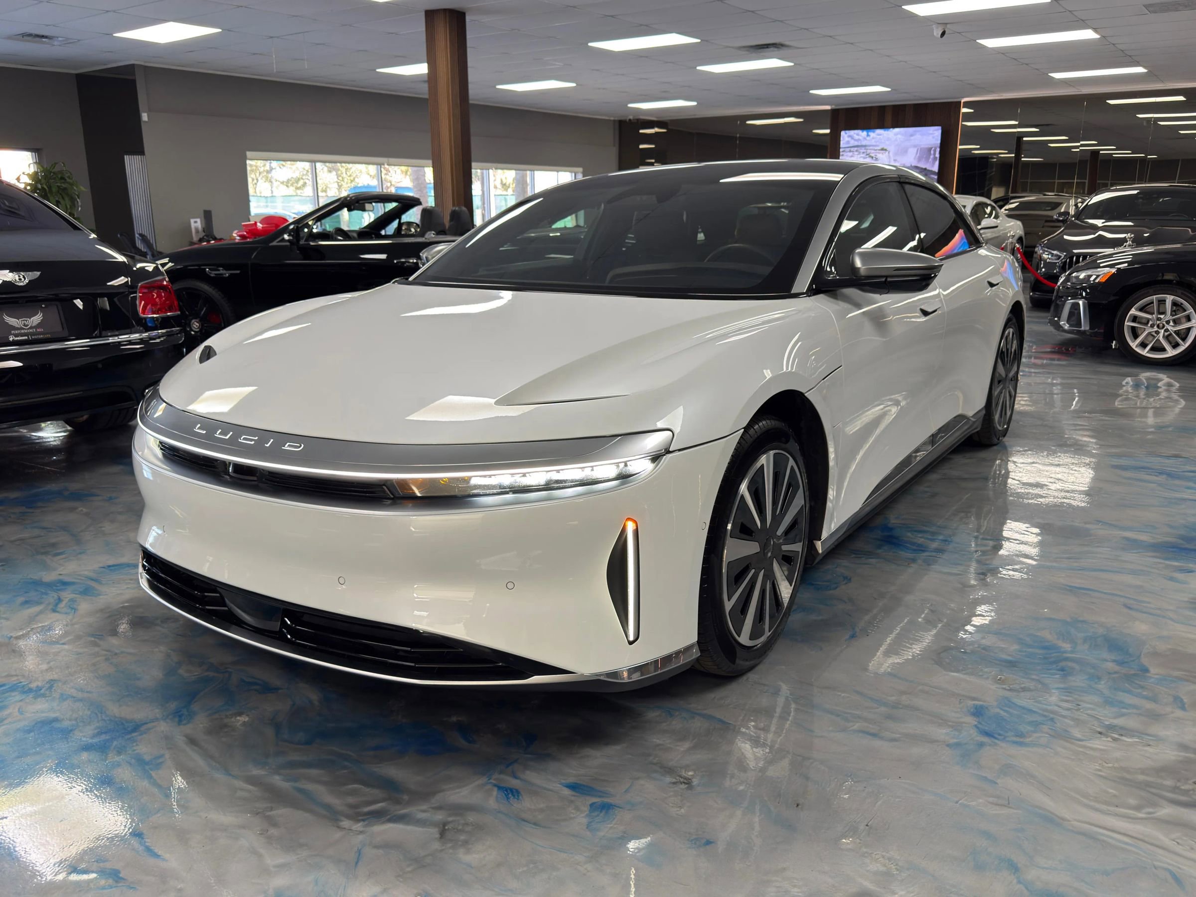 Used 2022 Lucid Air Grand Touring image 3