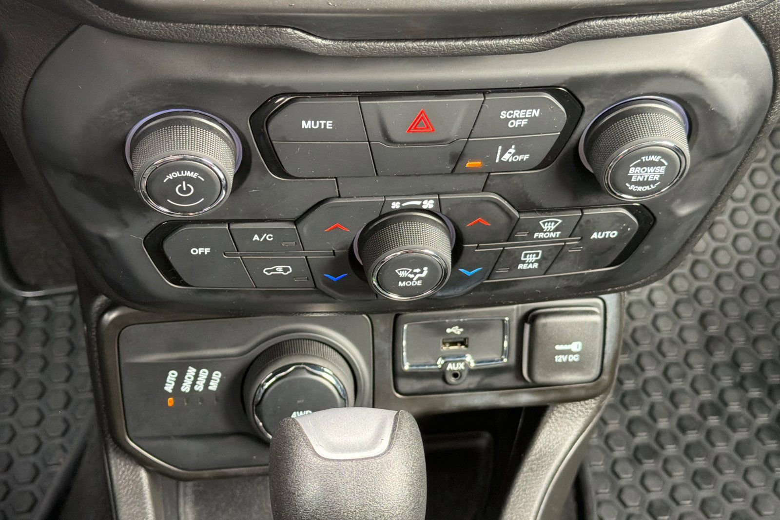 Used 2023 Jeep Renegade Latitude image 18