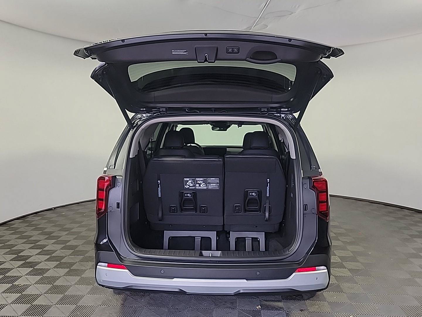 Certified 2026 Kia Carnival EX FWD image 6