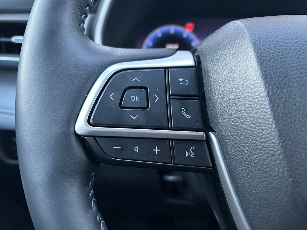 Certified 2025 Toyota Highlander Limited image 21