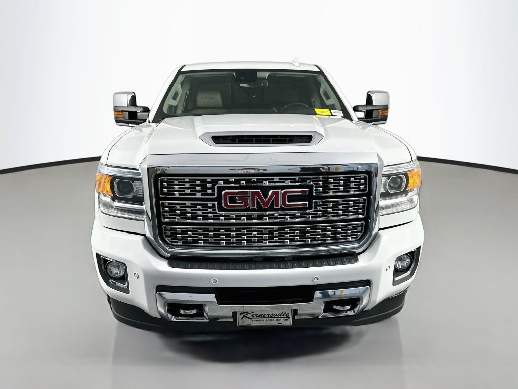Used 2019 GMC Sierra 2500 Denali w/ Duramax Plus Package AWD/4WD image 2