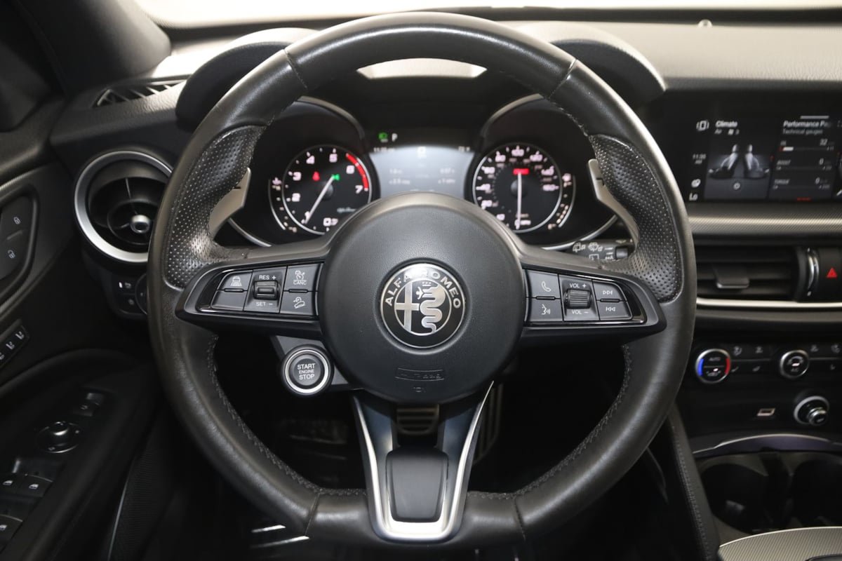 Used 2023 Alfa Romeo Stelvio Veloce AWD/4WD image 35