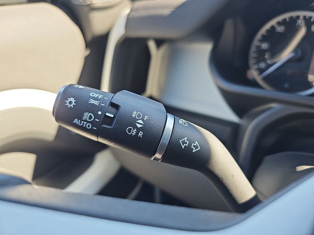 Used 2023 Land Rover Defender 110 S image 31