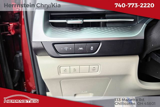 Used 2024 Kia Carnival LX FWD image 16