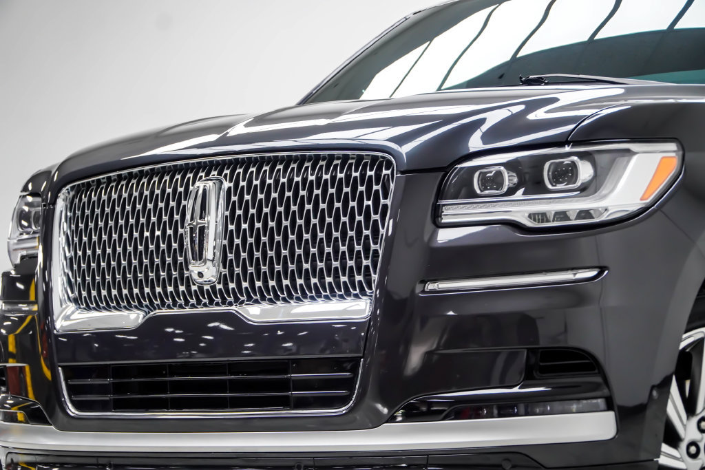 Used 2024 Lincoln Navigator Premiere AWD/4WD image 2