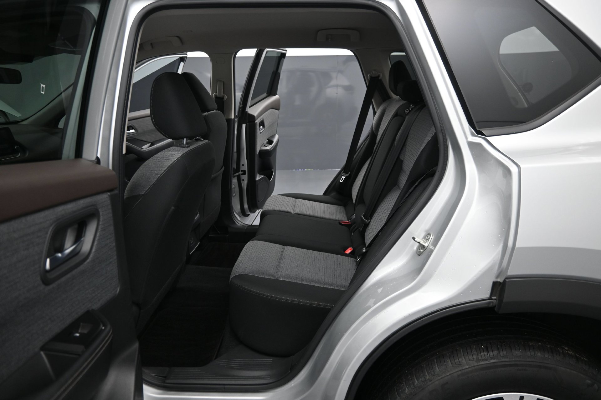 Used 2023 Nissan Rogue SV FWD image 12