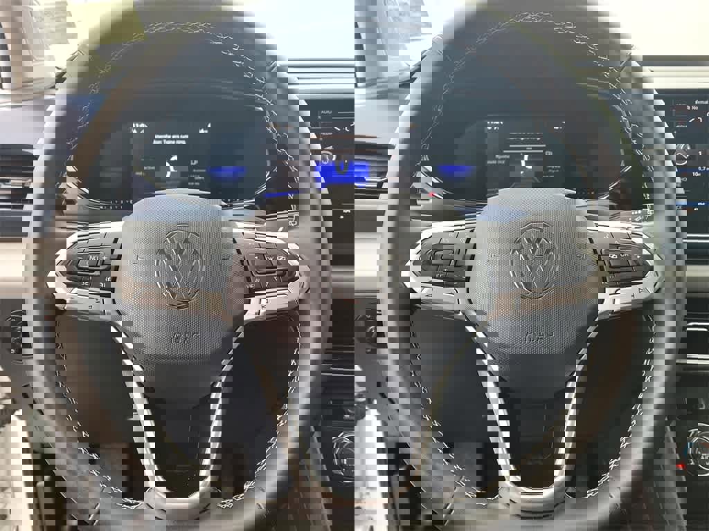 Used 2022 Volkswagen Taos SE w/ Panoramic Sunroof Package image 21