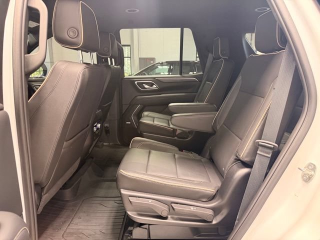 Used 2024 GMC Yukon SLT w/ SLT Luxury Package AWD/4WD image 22