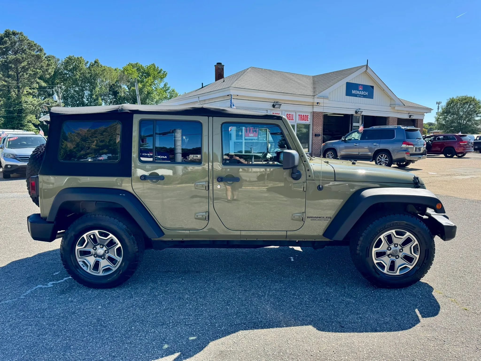 Used 2013 Jeep Wrangler Unlimited Rubicon w/ Dual Top Group AWD/4WD image 6