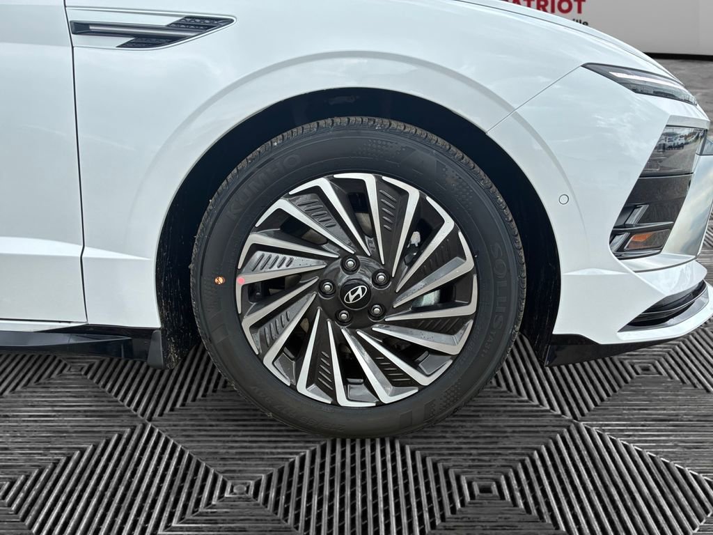 New 2026 Hyundai Sonata Limited FWD image 17