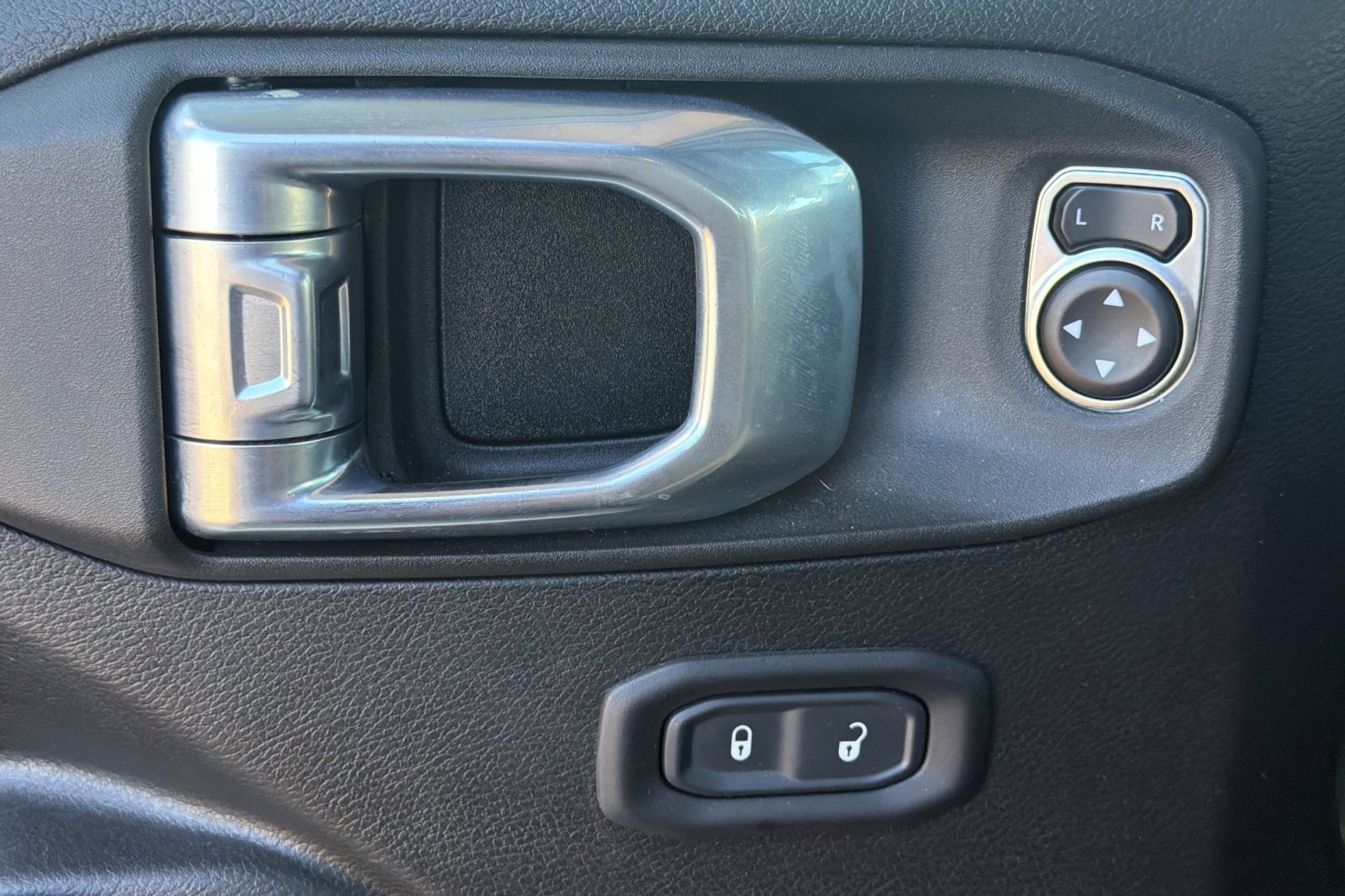 Used 2022 Jeep Gladiator Sport AWD/4WD image 14
