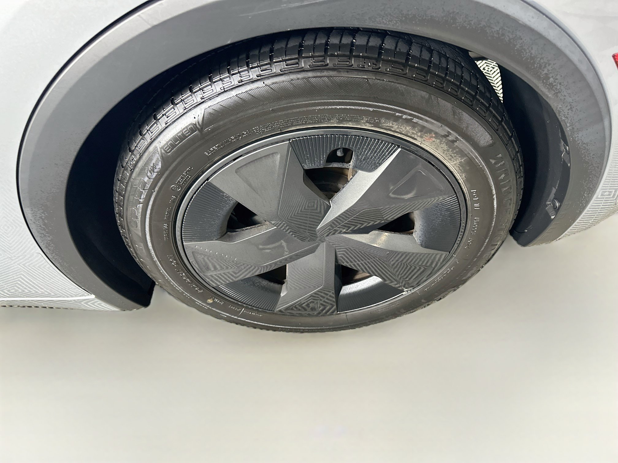Used 2025 Toyota Prius LE FWD image 11