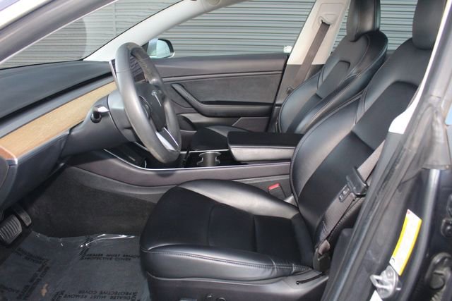 Used 2019 Tesla Model 3 Standard Range Plus image 5