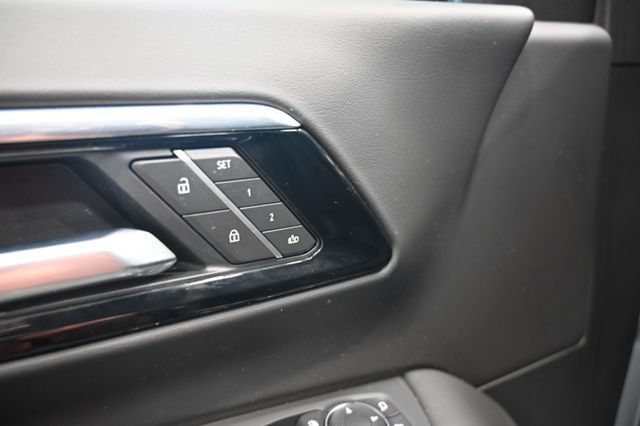 Used 2025 Chevrolet Suburban High Country AWD/4WD image 33