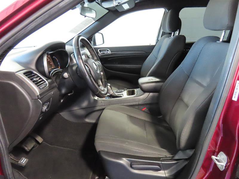 Used 2019 Jeep Grand Cherokee Laredo image 16