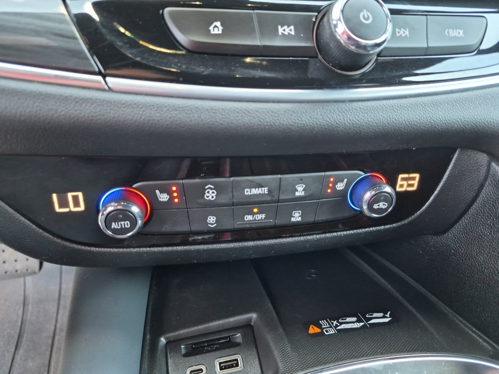 Used 2022 Buick Enclave Essence w/ Experience Buick Package FWD image 18