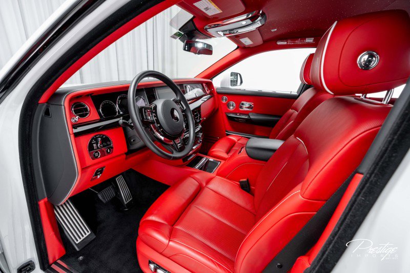 Used 2024 Rolls-Royce Phantom Sedan image 29