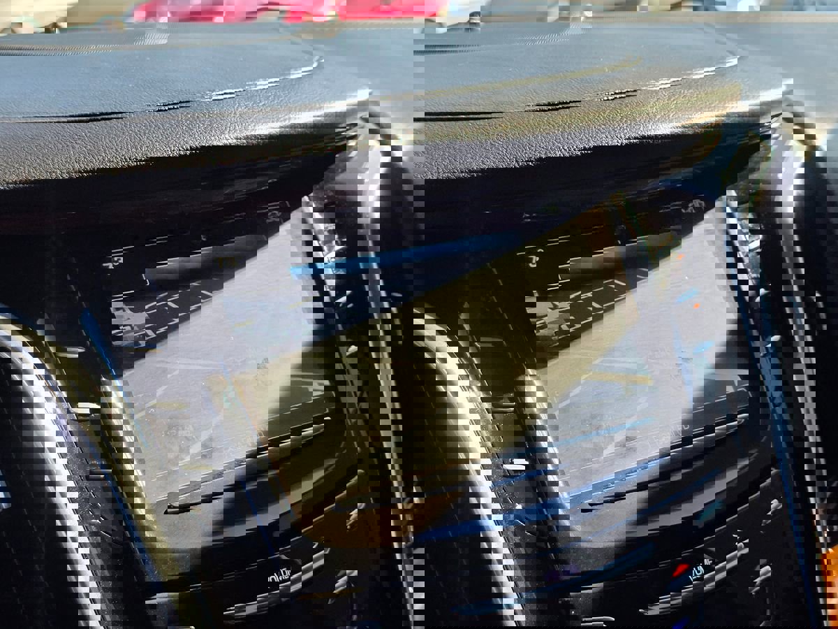 Used 2017 Cadillac Escalade Luxury image 33