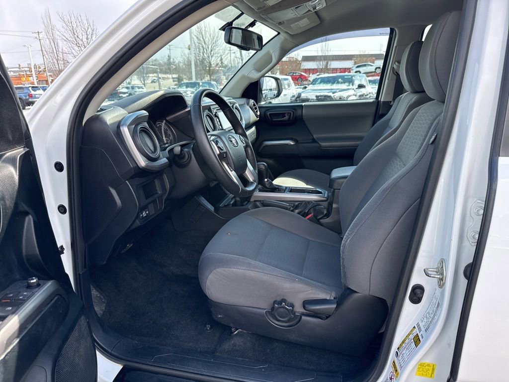 Used 2017 Toyota Tacoma SR5 w/ Tow Package image 8