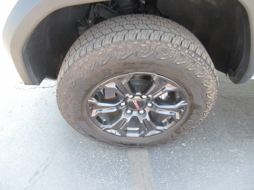 Certified 2025 GMC Canyon Elevation AWD/4WD image 15