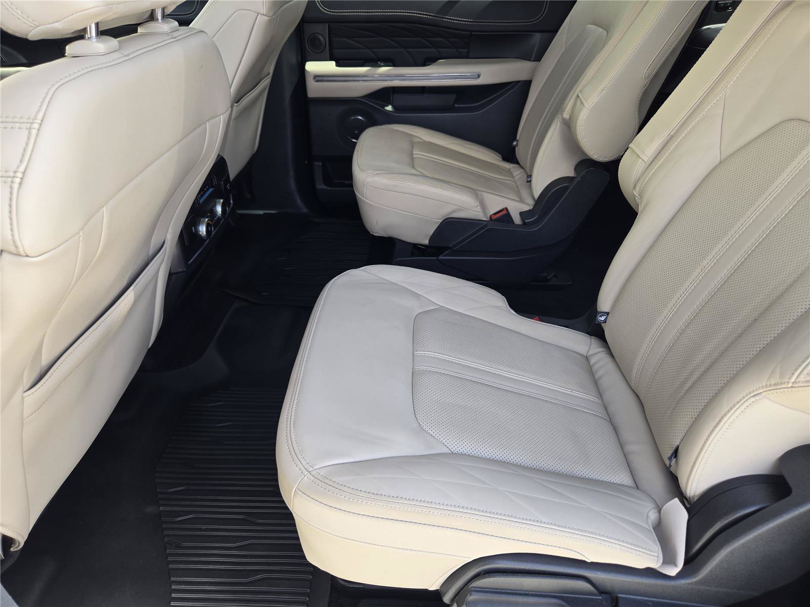 Used 2022 Ford Expedition Max Platinum RWD image 29