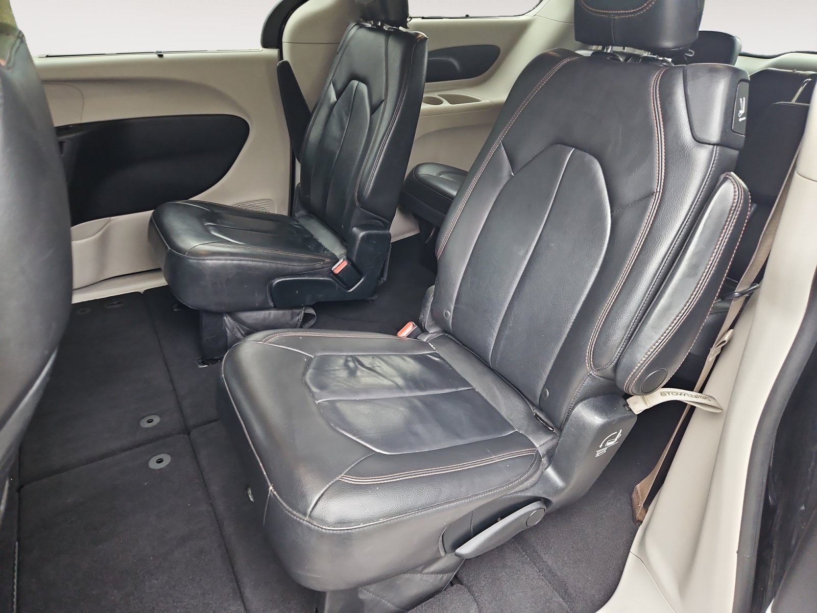 Used 2017 Chrysler Pacifica Touring-L FWD image 13