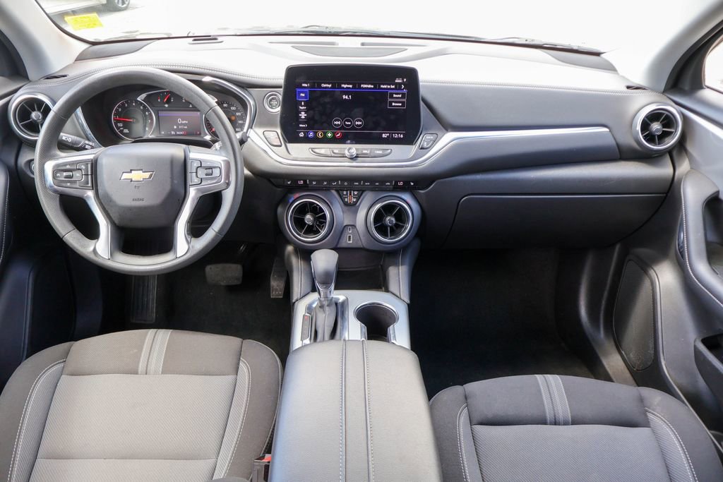 Used 2025 Chevrolet Blazer LT FWD image 6