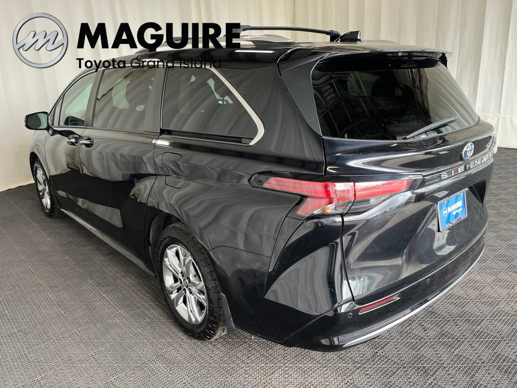 Used 2023 Toyota Sienna Platinum AWD/4WD image 31