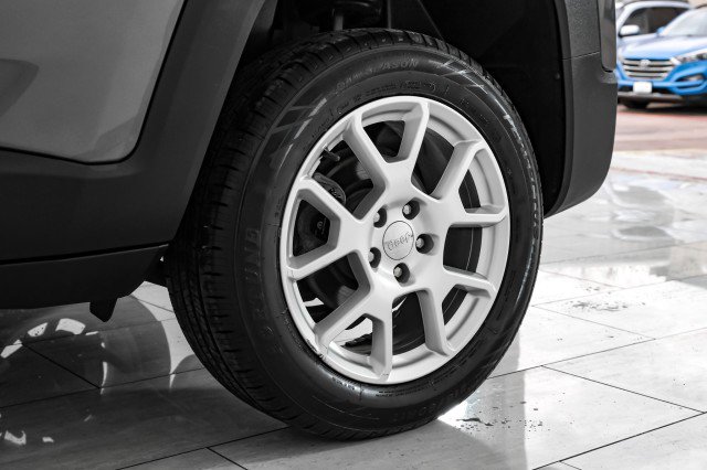 Used 2019 Jeep Renegade Latitude w/ Popular Equipment Group image 52