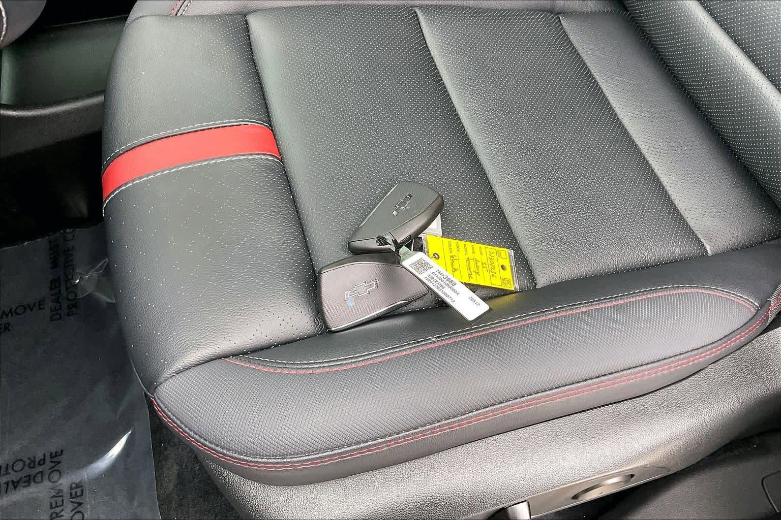 Used 2025 Chevrolet Traverse RS w/ LPO, Floor Liner Package FWD image 14