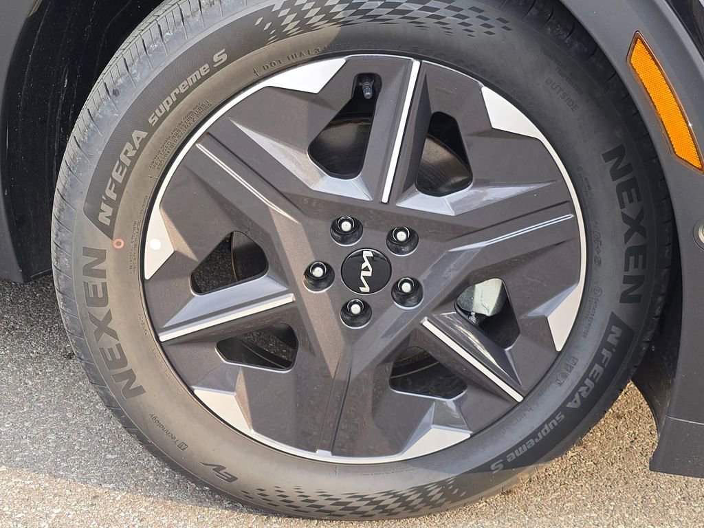 New 2025 Kia EV6 Light w/ Light LR Technology Package image 13