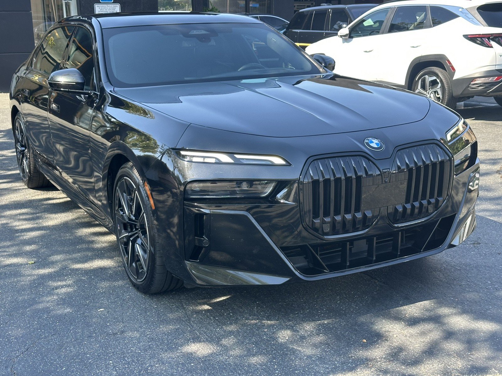 Used 2023 BMW 740i w/ Parking Assistance Package RWD image 6