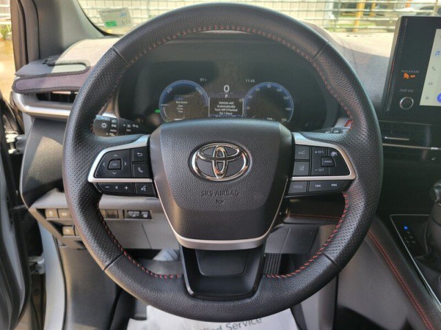 Used 2025 Toyota Sienna XSE FWD image 18
