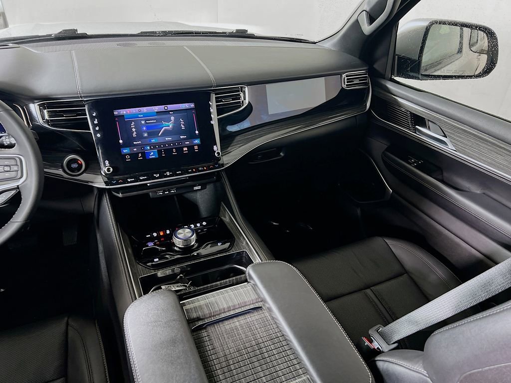 Used 2022 Jeep Wagoneer Series III w/ Convenience Group I AWD/4WD image 19