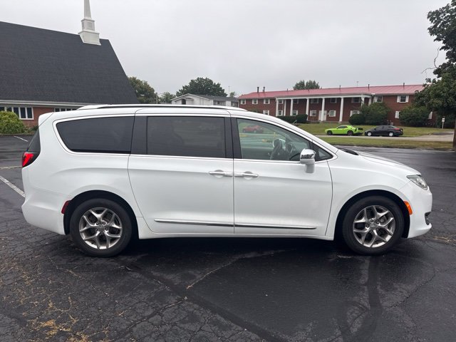 Used 2018 Chrysler Pacifica Limited FWD image 5