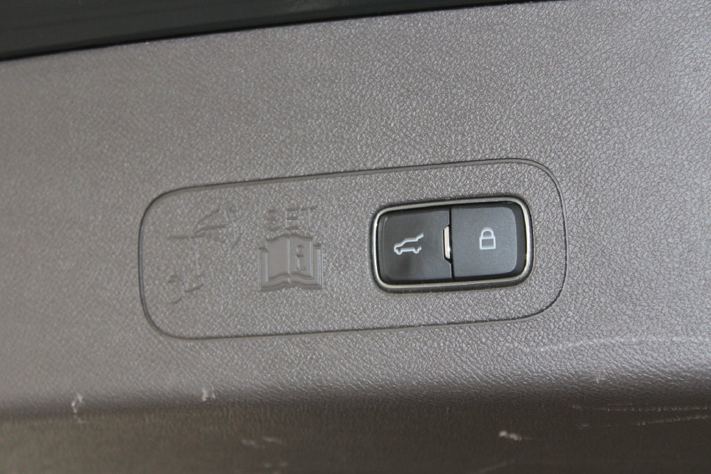 Used 2023 Lincoln Aviator Reserve w/ Equipment Group 201A AWD/4WD image 17