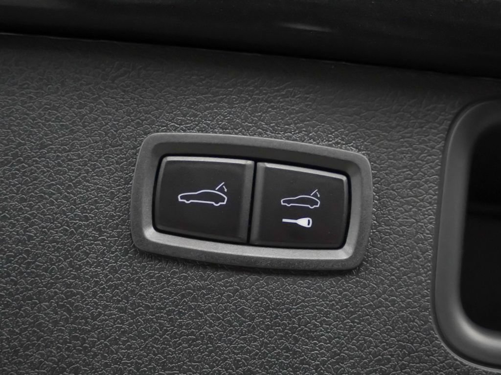 Certified 2026 Porsche Macan AWD/4WD image 14