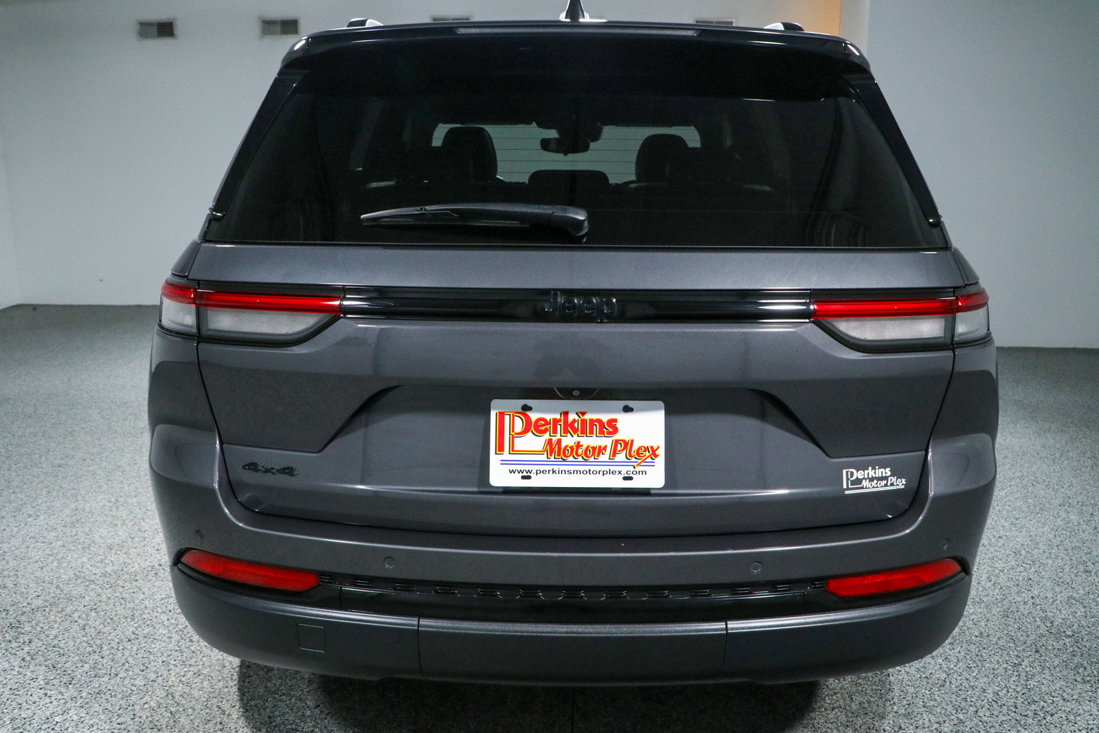 Used 2023 Jeep Grand Cherokee Altitude AWD/4WD image 8