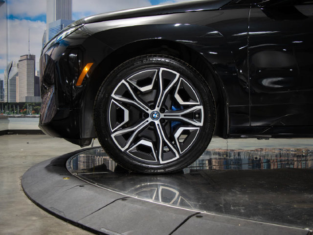 Used 2024 BMW iX xDrive50 w/ Premium Package AWD/4WD image 5